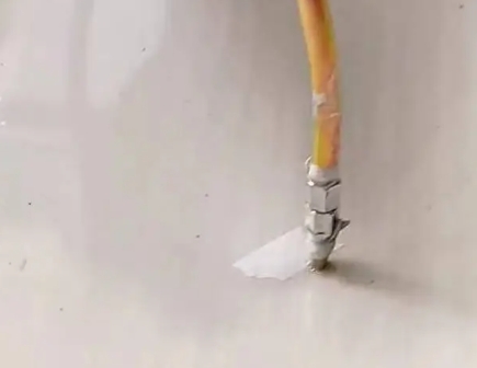 南岳瓷砖空鼓维修公司专业解答在瓷砖铺贴过程中，如果使用的砂料过粗（如全部使用了粗砂），可能会导致以下问题