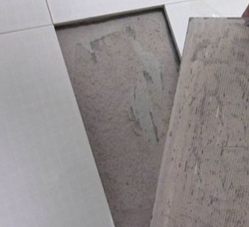 南岳瓷砖空鼓维修公司分享瓷砖铺贴时如果打浆（即涂抹在瓷砖背面和基层上的砂浆或瓷砖胶）过少，会带来以下问题